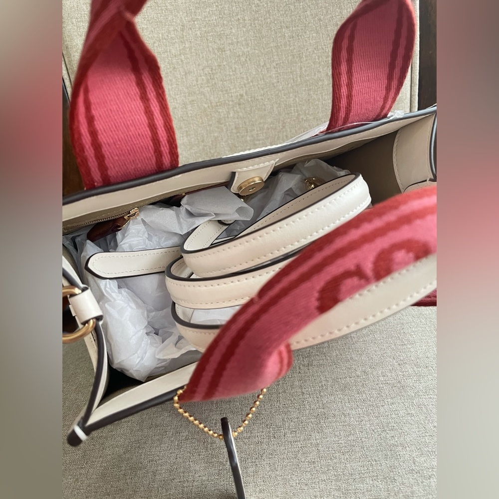 NWT！COACH SMITH TOTE BAG 24 WITH STRAWBERRY PRINT（COACH CAR80）fast shipping - Picture 6 of 6